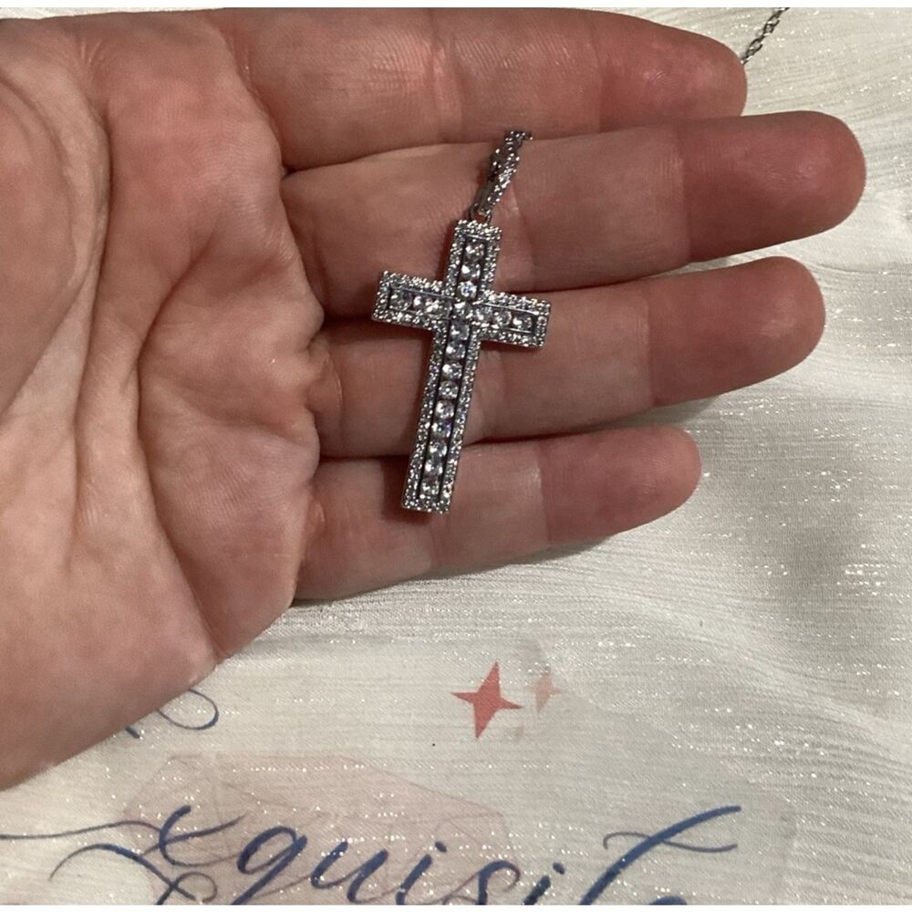 ✝️ Beautiful Sparkling Zircon Cross Pendant Necklace - Picture 7 of 16